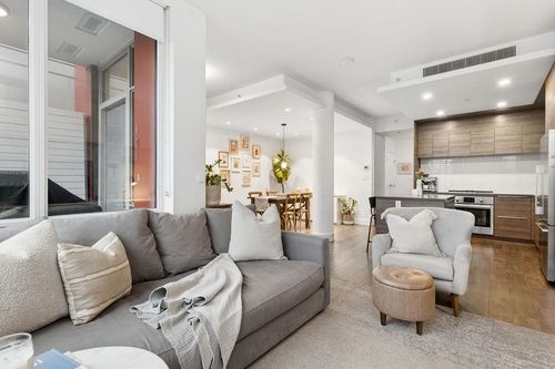 101-1550 Fern St, North Vancouver, BC, V7J0A9 | Card Image