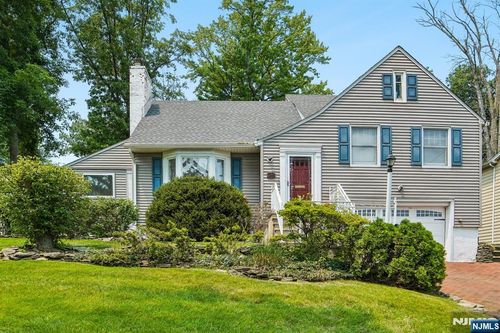 25 Lake Dr E, Wayne, NJ, 07470-4323 | Card Image