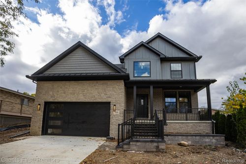 924 Carrington Dr, Northville, MI, 48167-1102 | Card Image