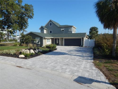 8025 Island Dr, PORT RICHEY, FL, 34668-6220 | Card Image