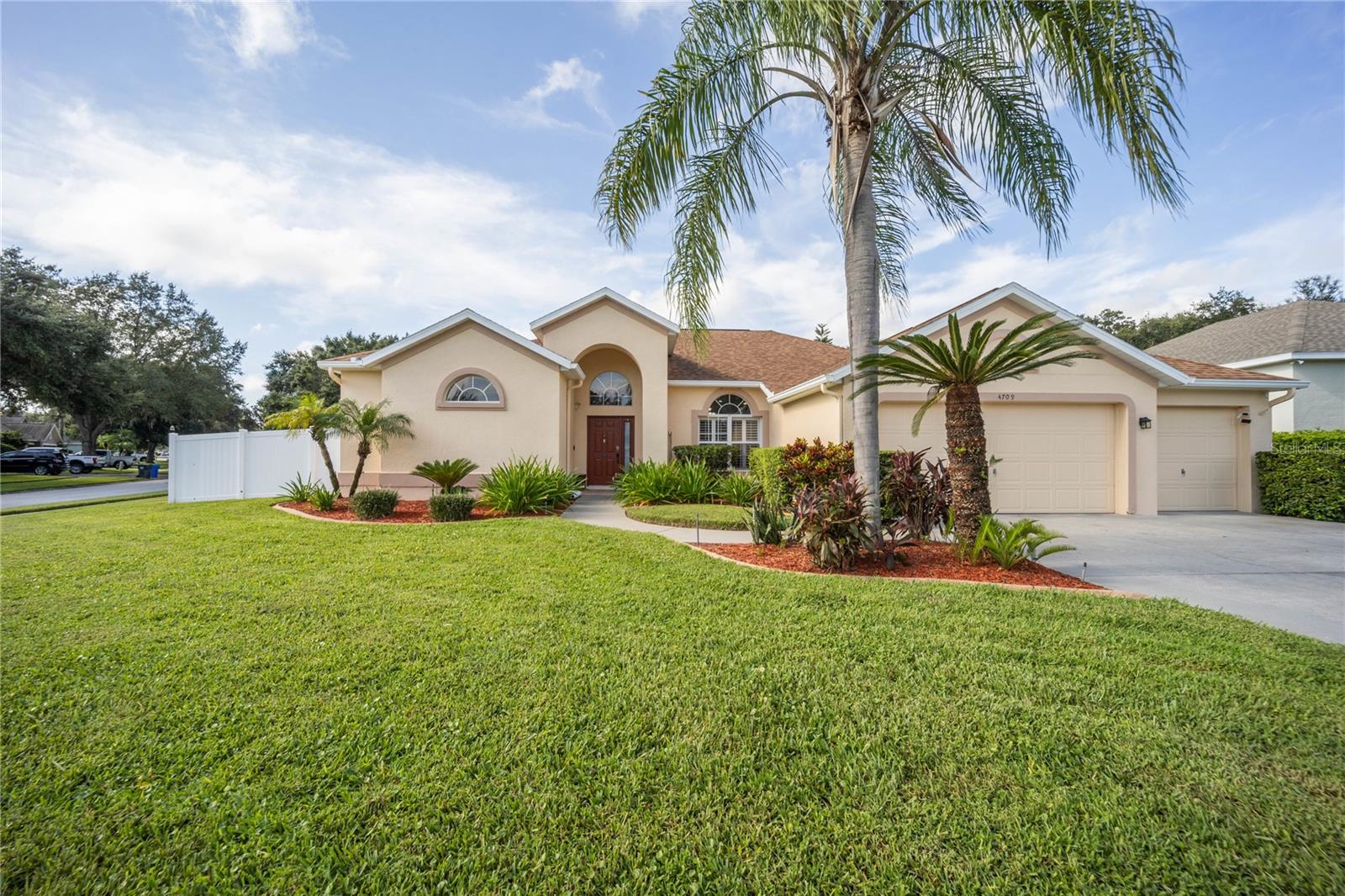 Red Warbler Ln, Valrico, FL 33596