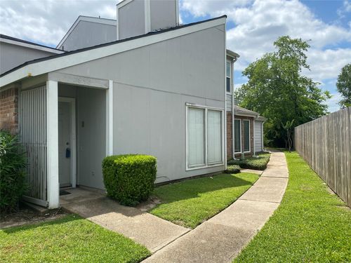 7895-7895 Green Lawn Dr, Houston, TX, 77088-4221 | Card Image