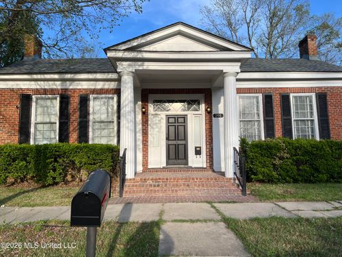 201 S Center St, Holly Springs, MS, 38635-3039 | Card Image