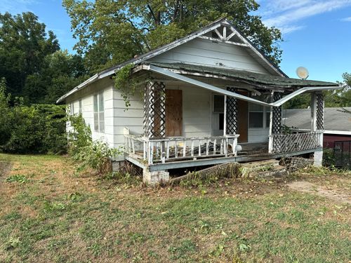 307 E Benton St, Carrollton, MO, 64633-2006 | Card Image