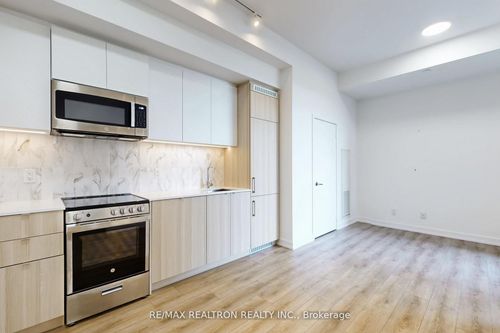 301-500 Dupont St, Toronto, ON, M6G0B8 | Card Image