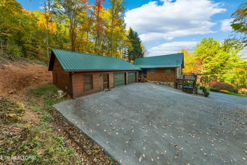4094 Hickory Hollow Way, Sevierville, TN, 37862-8180 | Card Image