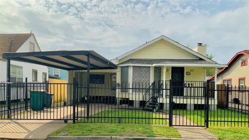 611 Bolster St, Baytown, TX, 77520-7519 | Card Image