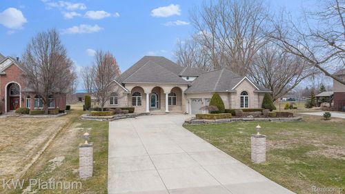 48877 Point Lakeview Dr, Chesterfield, MI, 48047-3484 | Card Image