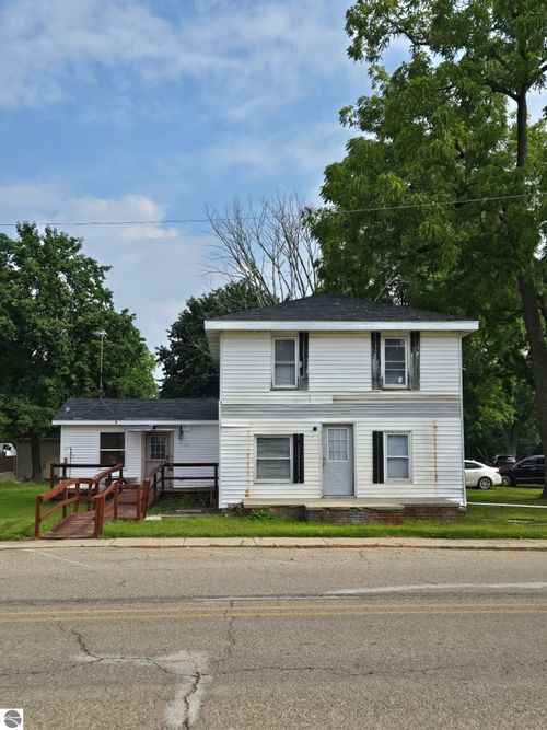 129 E Main St, Maple Rapids, MI, 48853 | Card Image