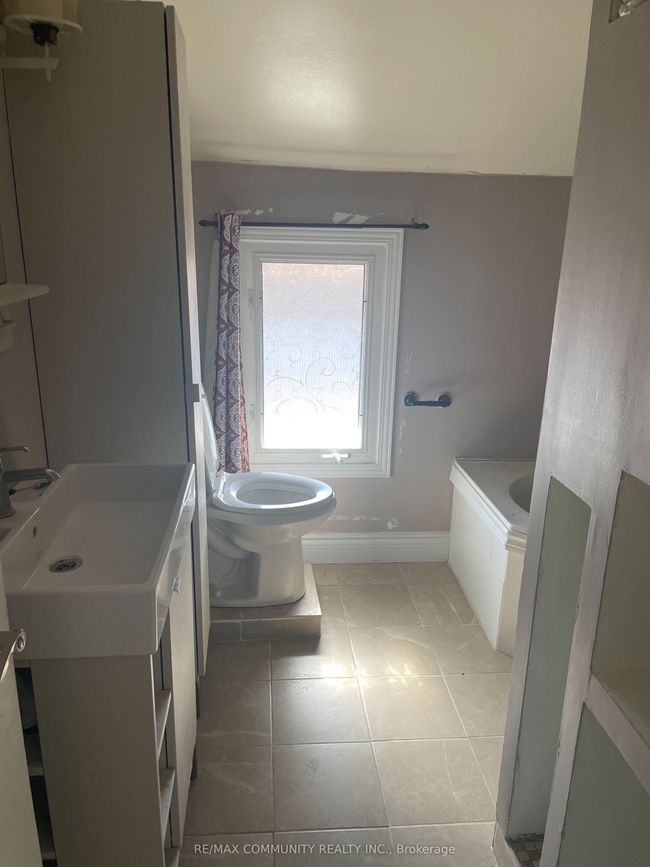 136 Summer St, House other with 3 bedrooms, 2 bathrooms and 2 parking in Oshawa ON | Image 11