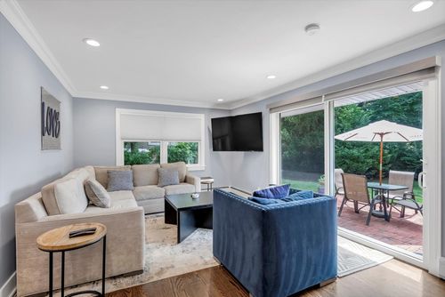 14 Ridge Dr E, Roslyn, NY, 11576-1412 | Card Image