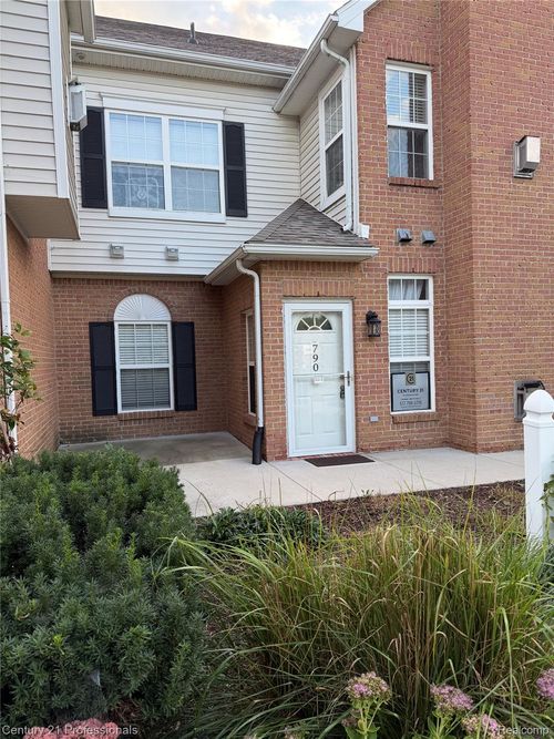790 Olde English Cir, Howell, MI, 48855-8702 | Card Image