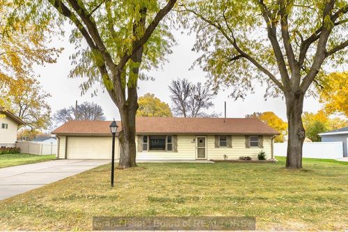 1604 Grand Ave, Grand Island, NE, 68801-7415 | Card Image