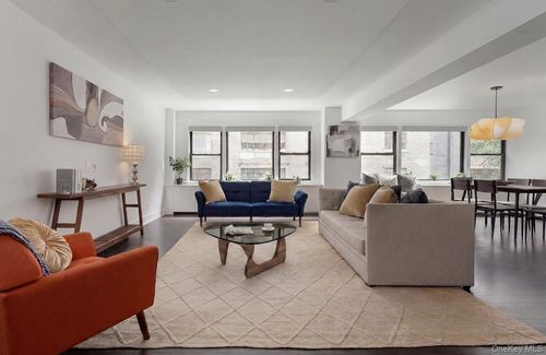 3m-55 E 9th St, New York, NY, 10003-6316 | Card Image