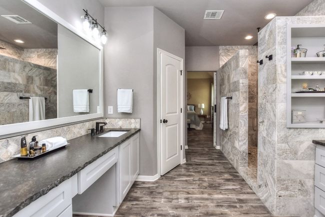 Primary Bathroom | Image 25