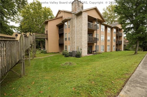 310 Oakbridge Dr, Hurricane, WV, 25526-9276 | Card Image