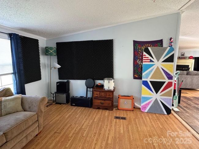 Front living area | Image 11