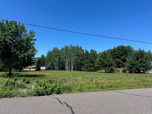 121 Dandelion Ln, Marquette, MI, 49855-9387 | Card Image