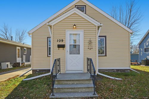 109 5th Ave W, West Fargo, ND, 58078-1717 | Card Image