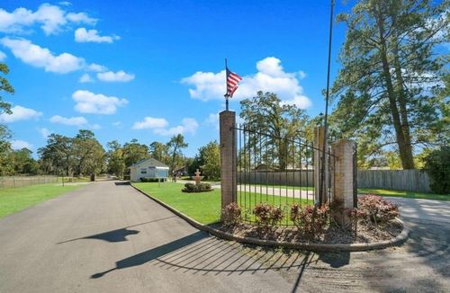 23 Deep Woods Ln, Livingston, TX, 77351 | Card Image