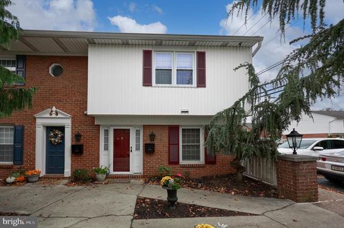 425 W Caracas Ave, HERSHEY, PA, 17033-1618 | Card Image