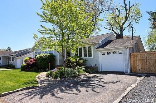 208 N Walnut St, North Massapequa, NY, 11758-2907 | Card Image