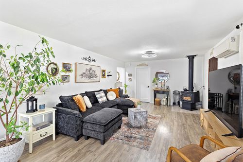 2951 Rogue River Hwy, Gold Hill, OR, 97525-9573 | Card Image