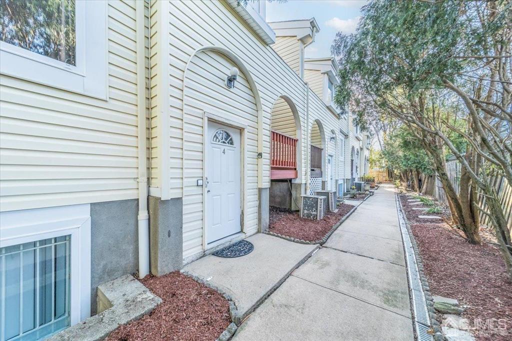 4 1067 Rahway Avenue, Sold in Avenel Zoocasa