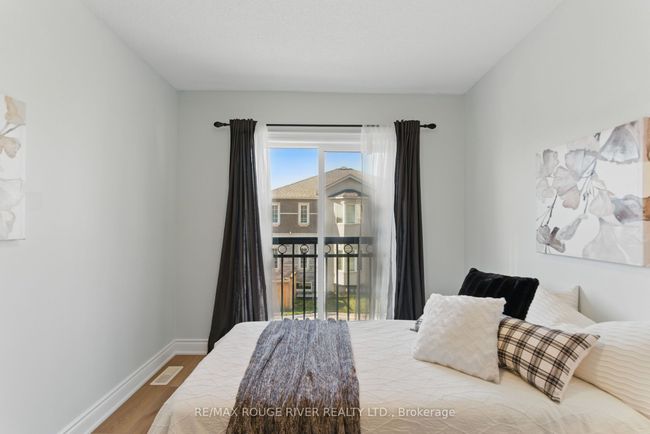 4 Prospect Way, House attached with 3 bedrooms, 3 bathrooms and 1 parking in Whitby ON | Image 35