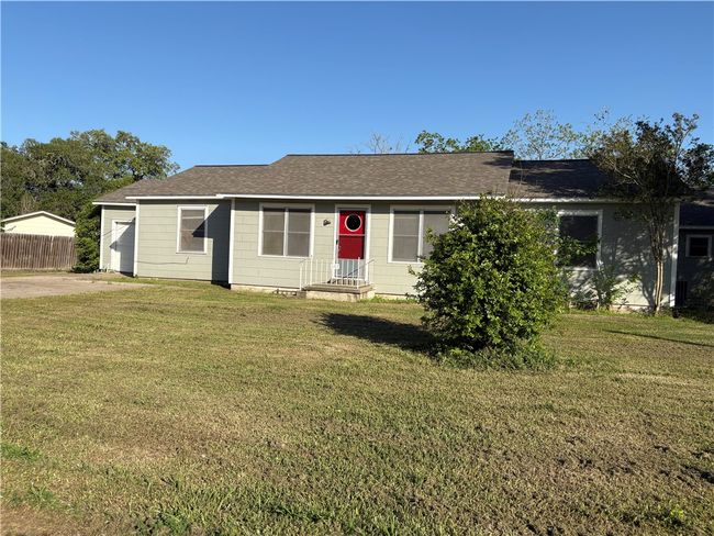 203 Dugger St, House other with 4 bedrooms, 3 bathrooms and null parking in Edna TX | Image 8
