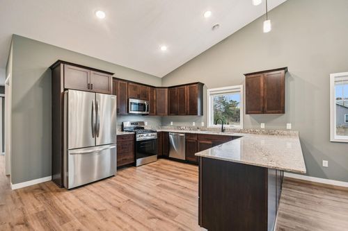 911 Gable St, Taylors Falls, MN, 55084-1309 | Card Image