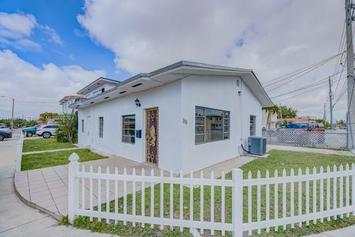 40-40 Nw 47th Ave, Miami, FL, 33126-5210 | Card Image