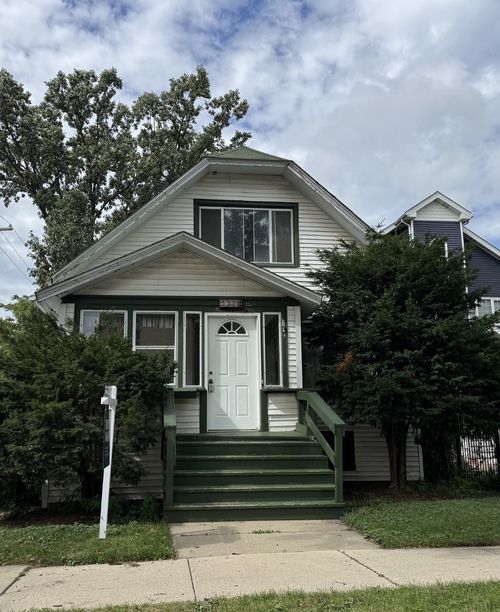 7220 N Hamilton Ave, Chicago, IL, 60645-2072 | Card Image
