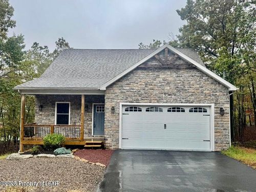 14 Spyglass Dr, Hazleton, PA, 18202-2204 | Card Image
