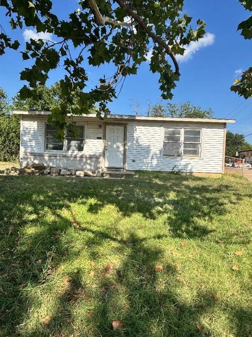 2321 Reginald Rd, Fort Worth, TX, 76112-7909 | Card Image