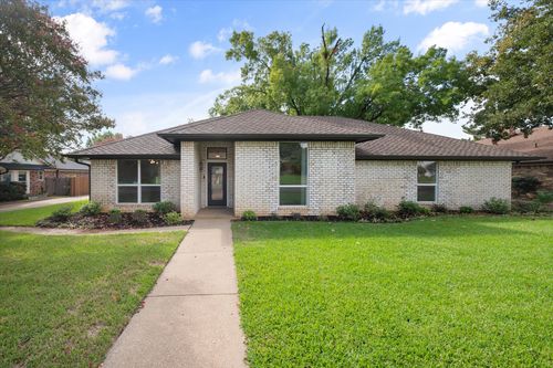 309 Quail Crest Dr, Bedford, TX, 76021-2124 | Card Image