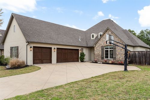 10711 Redbud Pl, Jenks, OK, 74037-2679 | Card Image