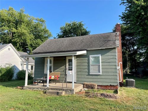 204 E Columbia St, Litchfield, IL, 62056-2203 | Card Image