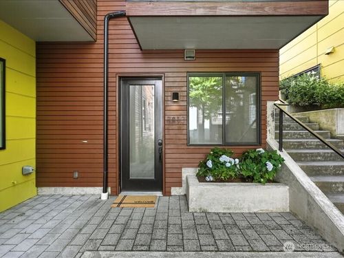 3813 Fremont Ln N, Seattle, WA, 98103-2726 | Card Image