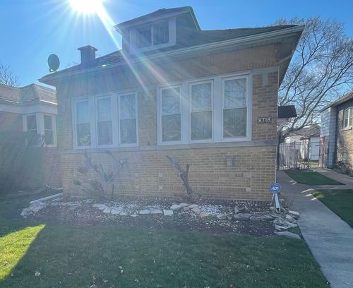 8718 S Euclid Ave, Chicago, IL, 60617-2905 | Card Image