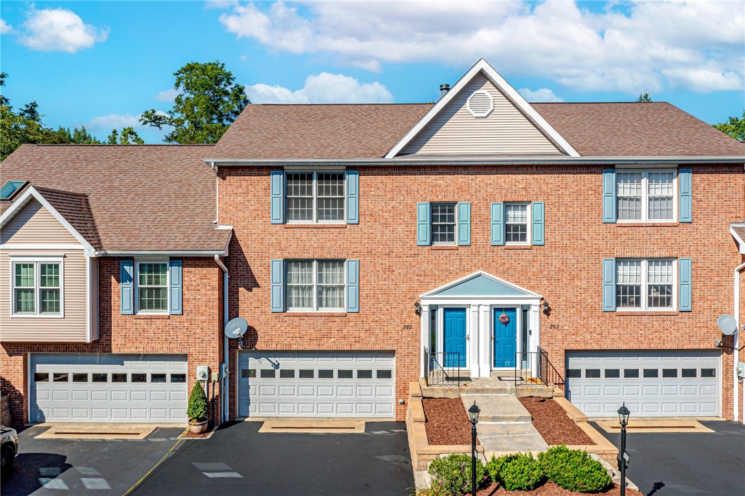 Apple Blossom Ct, Delmont, PA 15626