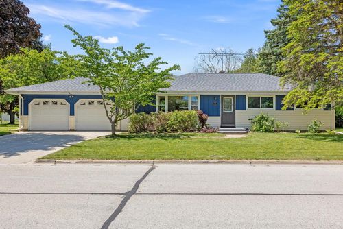21 Crestwood Drive, Elkhart Lake, WI, 53020 | Card Image