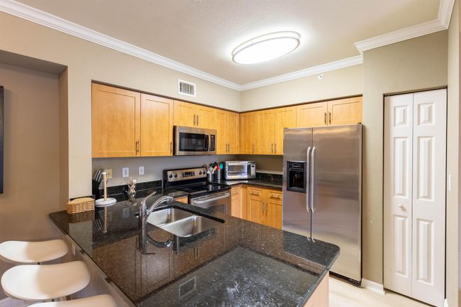 APT-201 - 6559 Emerald Dunes Dr, Condo with 3 bedrooms, 2 bathrooms and null parking in West Palm Beach FL | Image 4