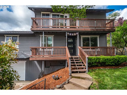 924 Ne Central St, Roseburg, OR, 97470-2109 | Card Image