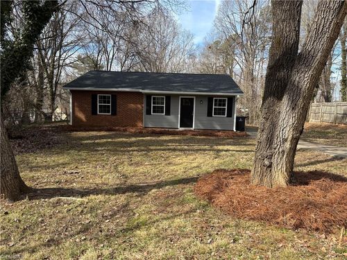 2865 Laguna Ave, Winston-Salem, NC, 27103-5434 | Card Image