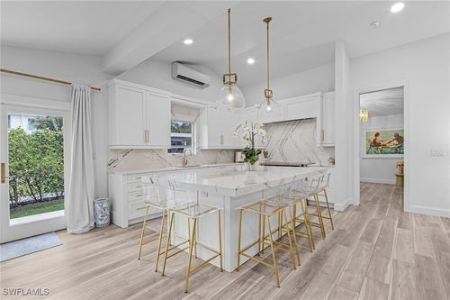 725 2nd St S, Naples, FL, 34102-6826 | Card Image