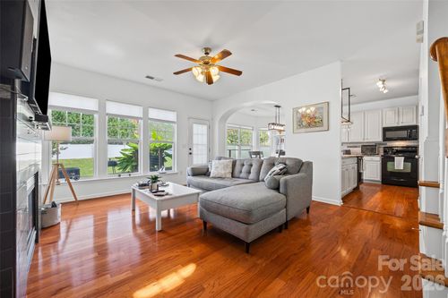 1805 Crabapple Tree Ln, Charlotte, NC, 28214-1063 | Card Image