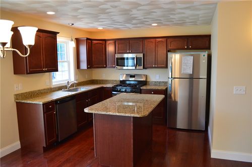 5d-75 Esmond St, West Warwick, RI, 02893-7432 | Card Image