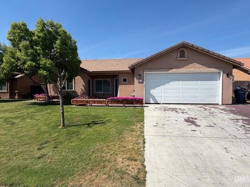 401 Paseo Mendocino, Delano, CA, 93215-4133 | Card Image
