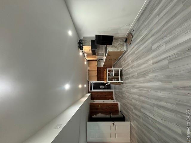 Residential Lease in Hamilton 3